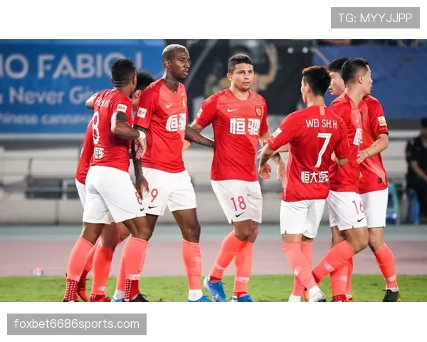 瓜达拉哈拉联赛起伏状态影响其争冠形势，阵容磨合问题在近期关键赛程中显现